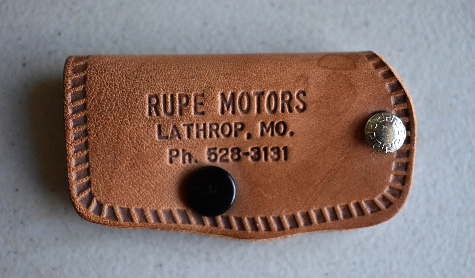 Rupe Motors Lathrop Missouri Vintage Leather Advertising Keychain Key Holder Rupe Motors Lathrop Missouri Vintage Leather Advertising Keychain Key Holder