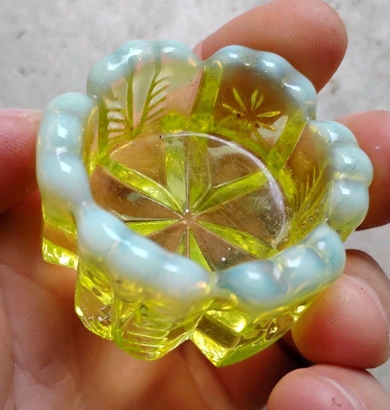 Vtg Yellow Opalescent  Salt Cellar Ruffled Sawtooth Rim Vaseline Glass