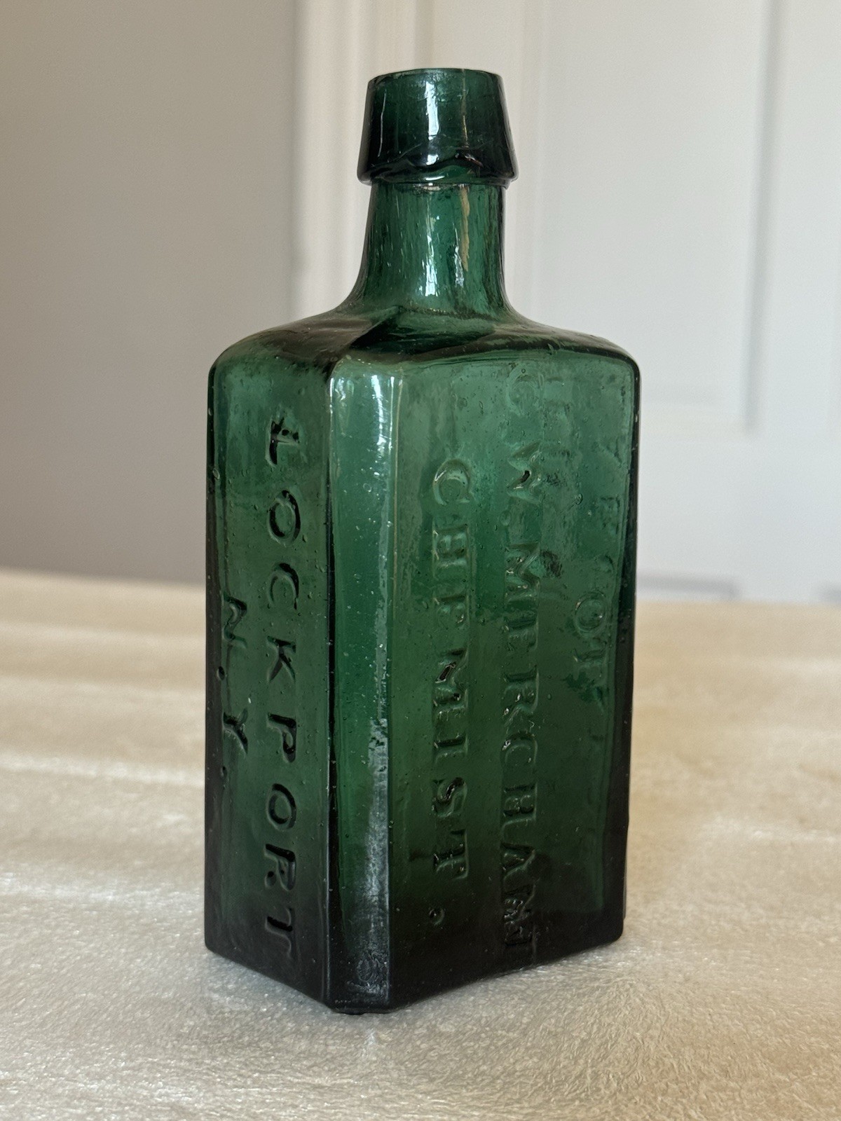Rare Mid 19th Century G W Merchant Lockport New York Green Apothecary Bottle