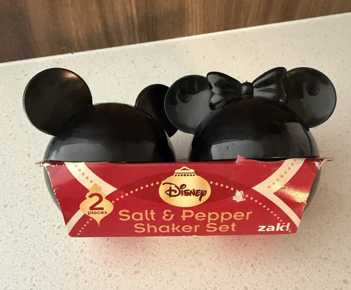 Disney Mickey Mouse Salt Pepper Shakers Plastic NEW Kitchen Decor Minnie Mouse