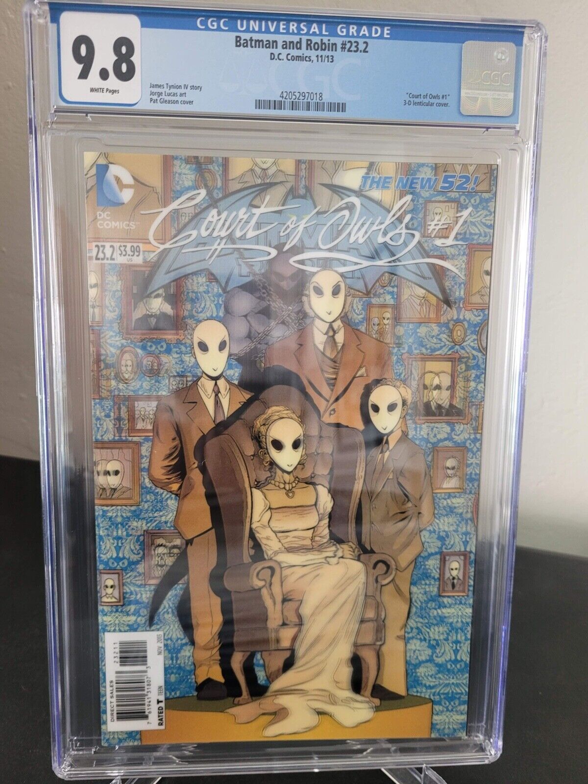 BATMAN AND ROBIN #23.2 CGC 9.8 GRADED DC COURT OF OWLS #1 LENTICULAR 3D COVER