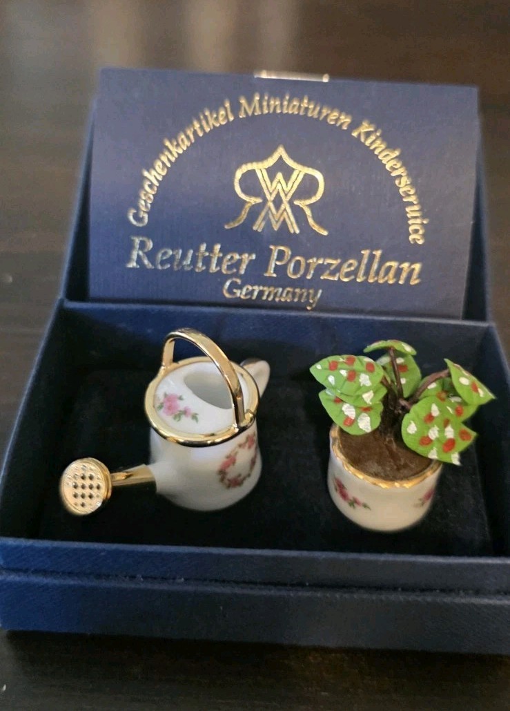 Reutter Porzellan Germany Geschenkartikel Miniaturen Kinderservice Watering Can