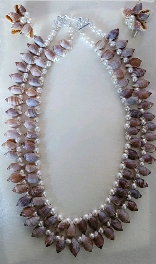 *J Vtg Set Tahitian? Snail Shell 16” Necklace W/ Clip Earrings Polynesian. *J Vtg Set Tahitian? Snail Shell 16” Necklace W/ Clip Earrings Polynesian.