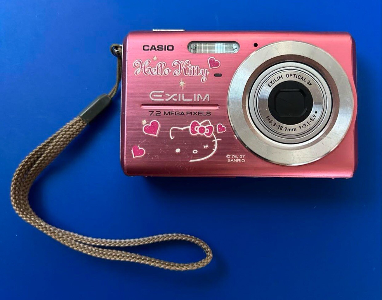 Casio Sanrio Hello Kitty Digital Camera EXILIM EX-Z75 7.2 mega pixels Used