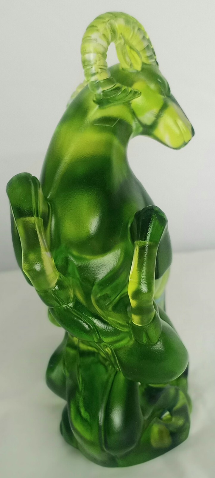 SIGNED LIULIgongfang 2014 #312/500 SCULPTURE RAM EMERALD GREEN CRYSTAL GLASS SIGNED LIULIgongfang 2014 #312/500 SCULPTURE RAM EMERALD GREEN CRYSTAL GLASS