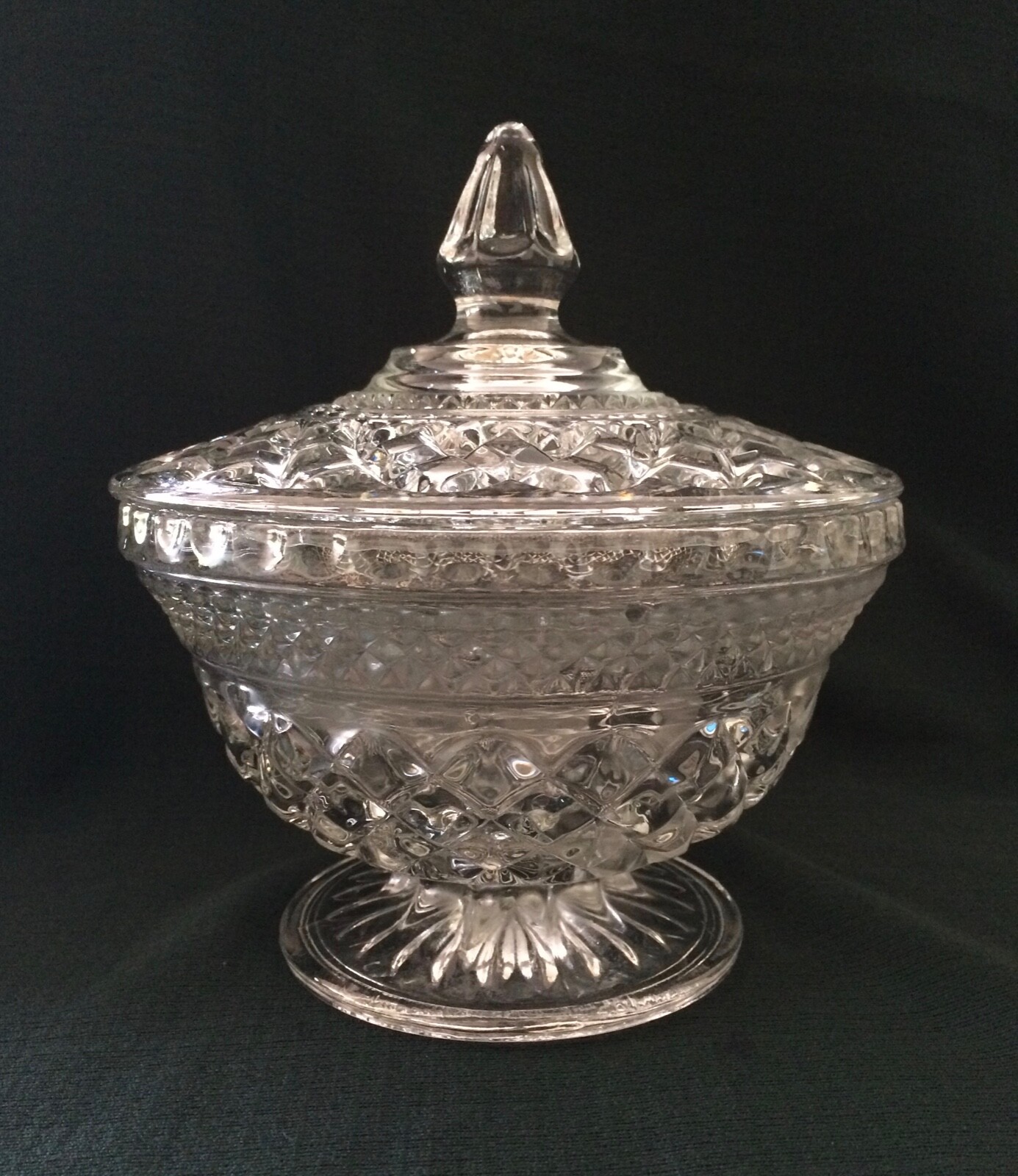 Vintage ANCHOR HOCKING WEXFORD Covered Candy Dish Clear Cut Glass Footed Bowl