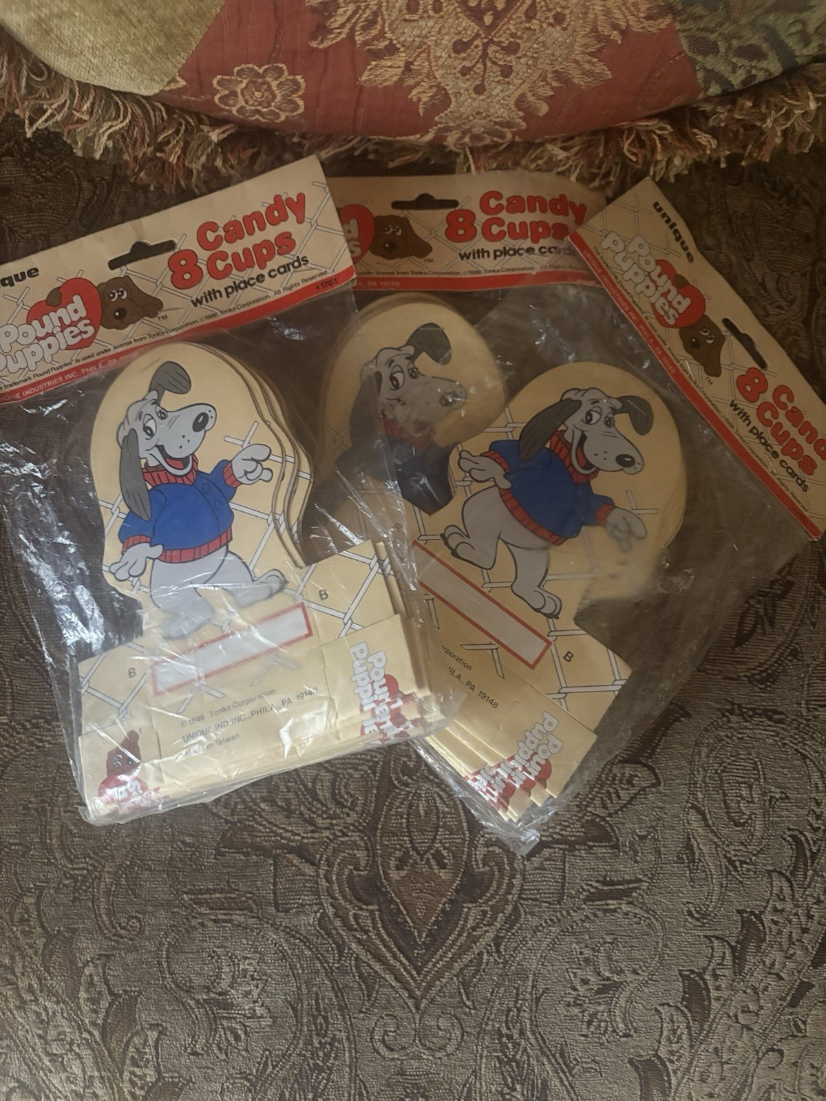 Vintage 1986 pound Puppies 8 paper candy cups/place cards new unopened 3 Packs