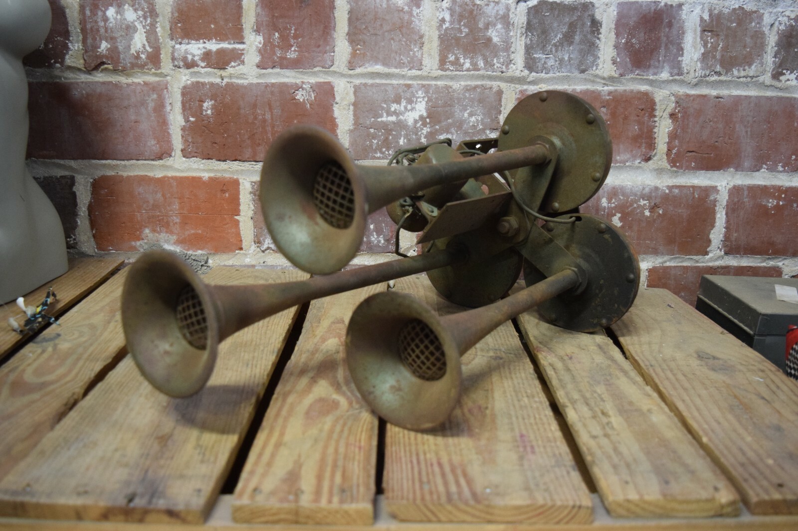 Antique E.A. Laboratories Inc. Triple Horn Car Automobile Brooklyn NY