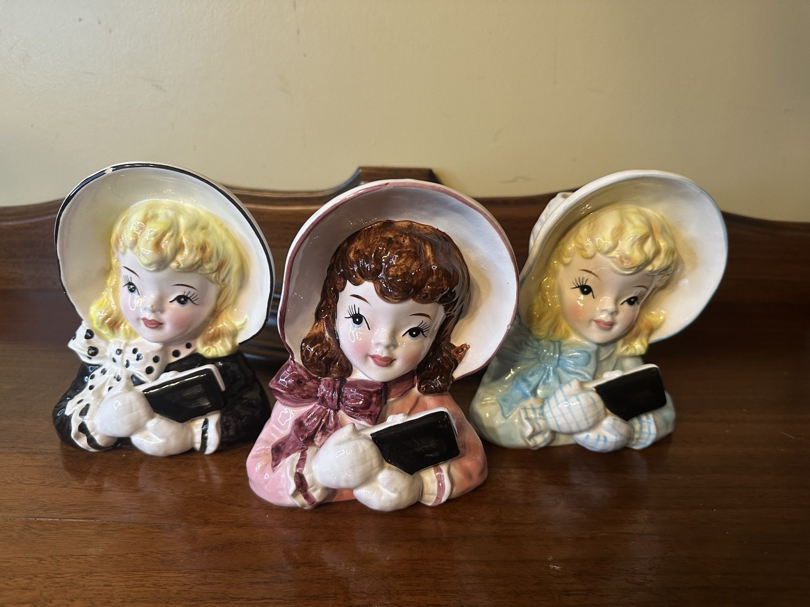 Vintage Norcrest E399 1950s Girls With Bonnet & Books Trio Vases Japan 