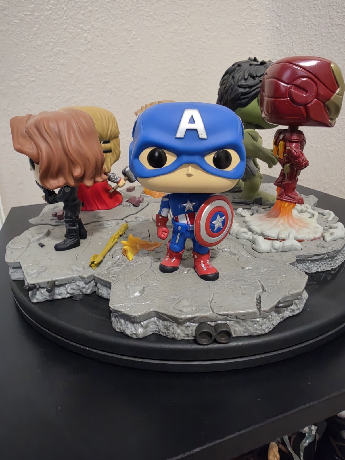 Funko Pop Deluxe: Marvel - Avengers Assemble: Set of 6 Avengers with spinner Funko Pop Deluxe: Marvel - Avengers Assemble: Set of 6 Avengers with spinner