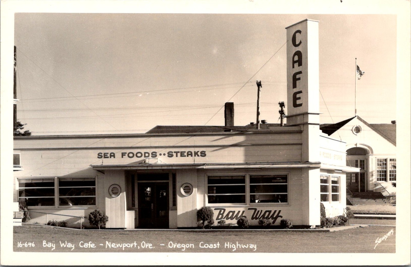 RPPC Postcard - Bay Way Cafe - Newport OR - Oregon Coast Highway - Sawyers (B8)