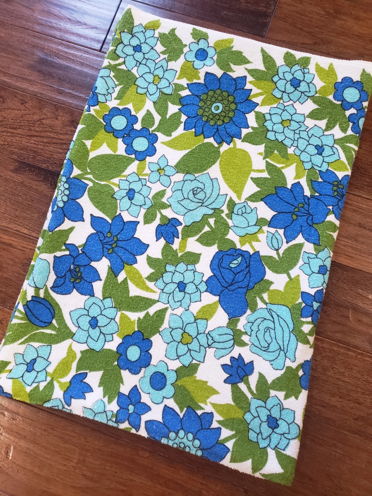 Vtg 60s 70s Terry Cloth Towel Tablecloth Flower Power Mod Pop 56x77” Groovy Vtg 60s 70s Terry Cloth Towel Tablecloth Flower Power Mod Pop 56x77” Groovy