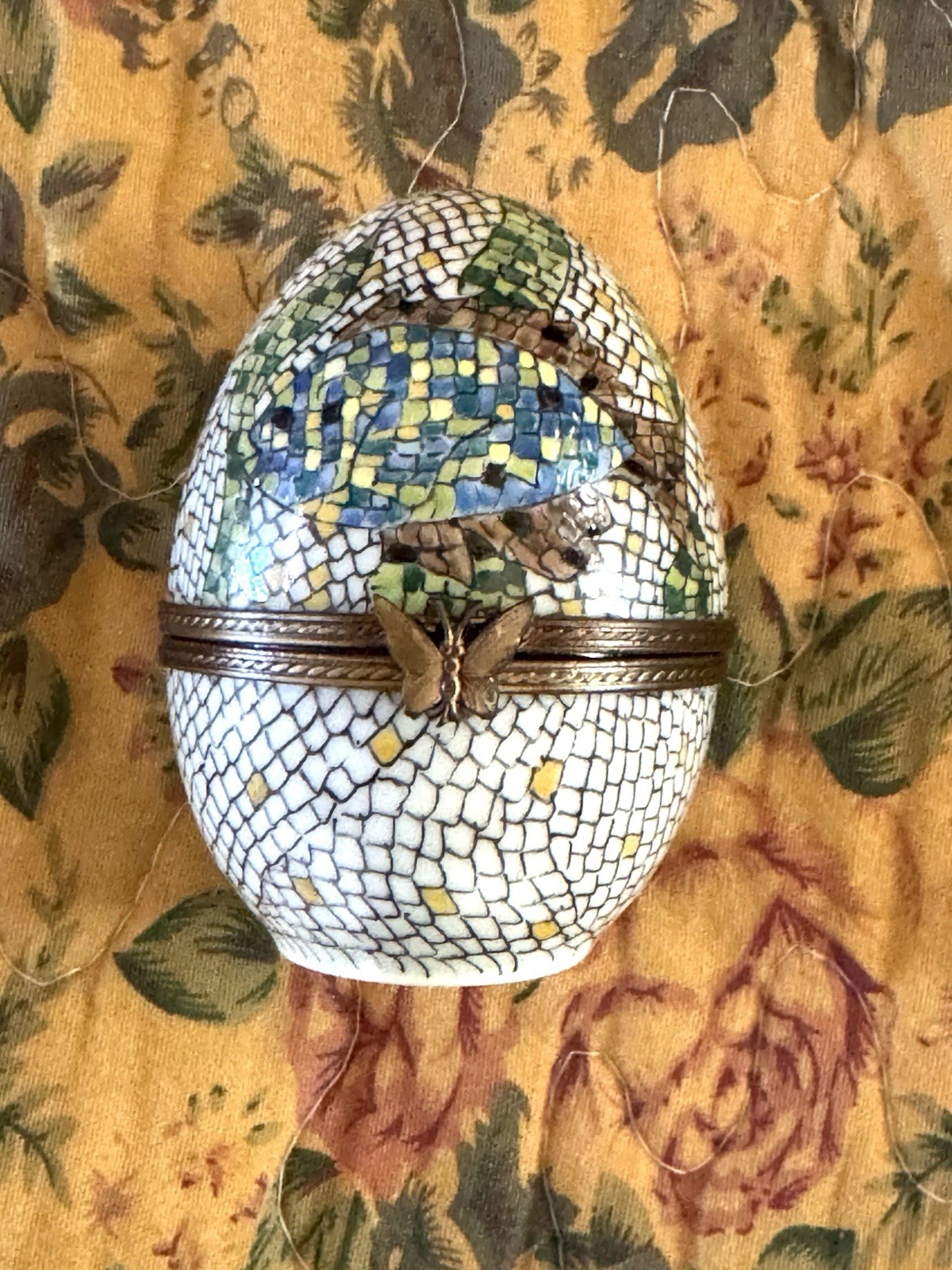 Vintage Limoges Peint- main Frog In Egg Excellent Condition Vintage Limoges Peint- main Frog In Egg Excellent Condition