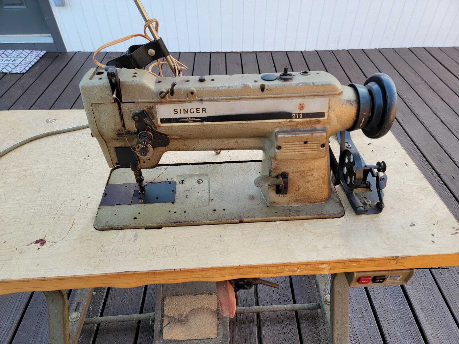 Singer 211 U 566A Sewing Machine - Used