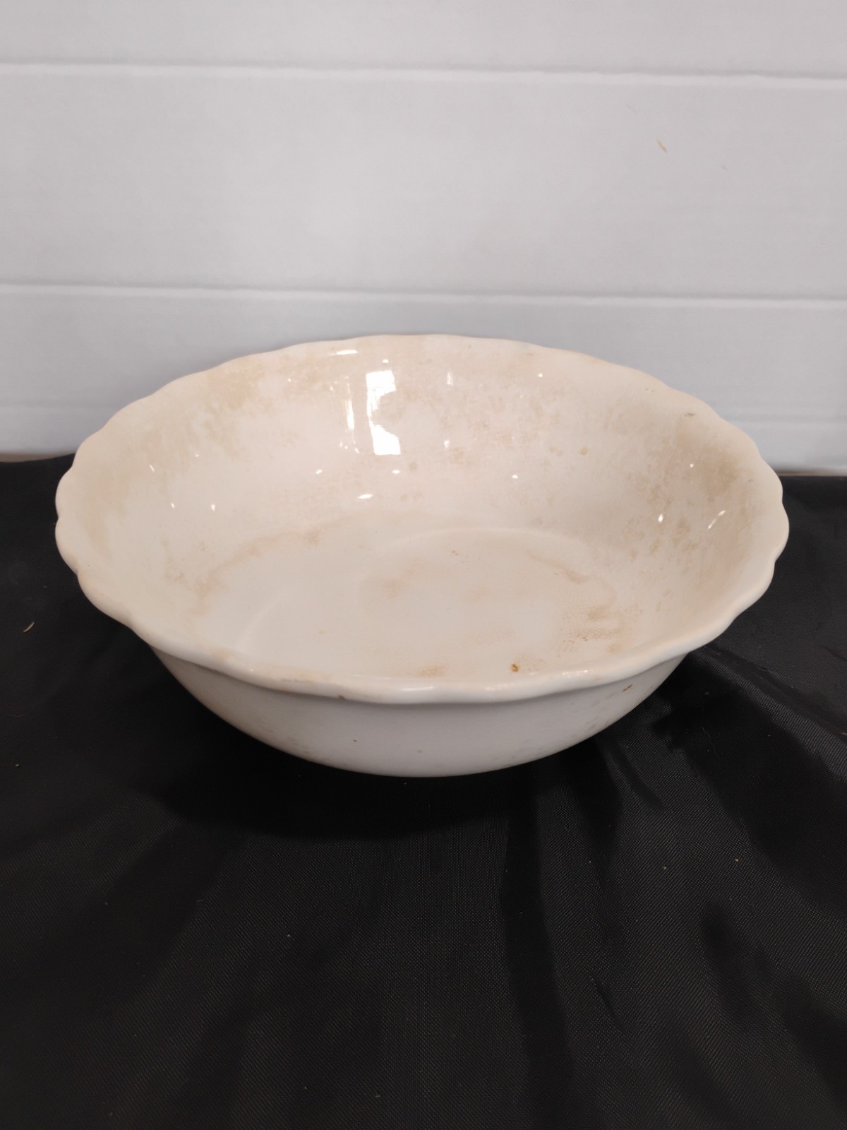 Lovely Vintage/Antique Off White Homer Laughlin 8.5