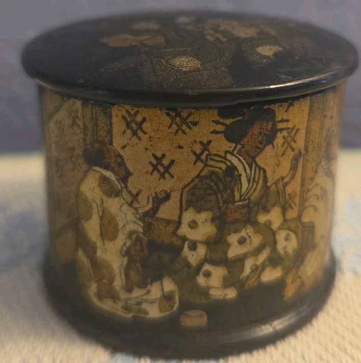 Antique  Meiji-era Japanese Black LacquerGold Geisha Girl Vanity TrinketBox 1890