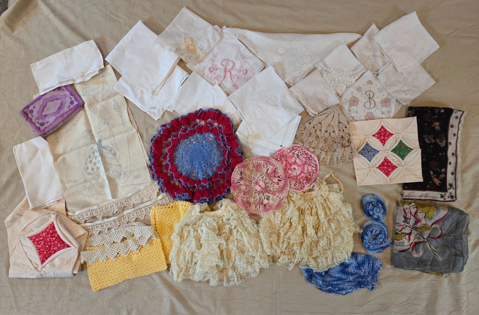 38 Pc Vintage Linens Lot Embroidery Lace Crochet Doilies ++ Craft Repurpose