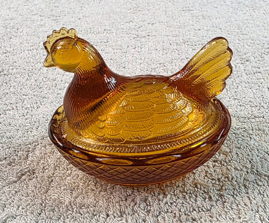 Vtg L.E. Smith *Hen On Nest* Amber Glass 3.5” Covered Dish Salt Cellar Candy Vtg L.E. Smith *Hen On Nest* Amber Glass 3.5” Covered Dish Salt Cellar Candy