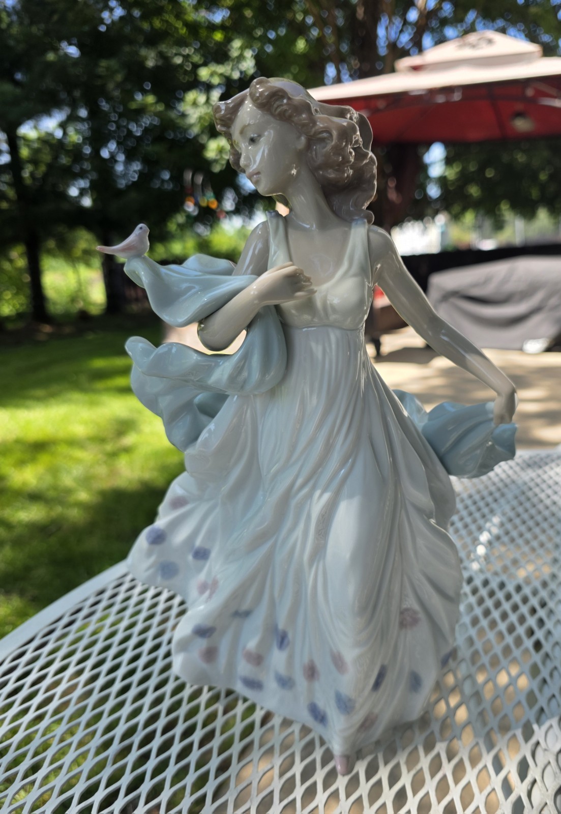 Lladró Summer Serenade 12.75 inch Statue Figurine - Blue/White