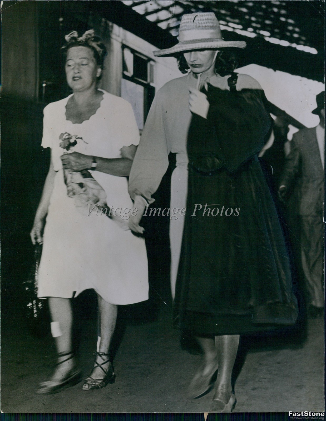 1947 Greta Garbo Paris Large Brimmed Hat Historic Original Vintage Photo 6x8