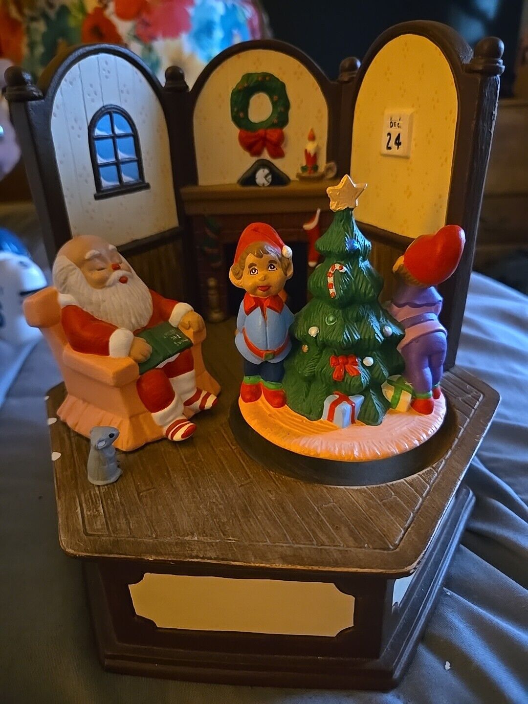 Vtg 1983 Christmas Scioto Music Box Ceramic Musical Santa Elves Tree 