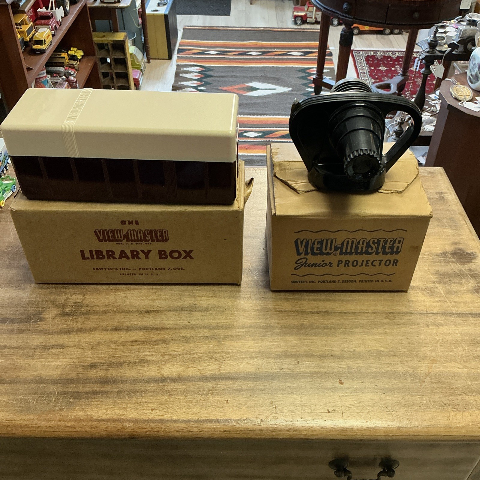 Vintage Mid-20th Century Sawyers View-master Library Box & Junior Projector Set