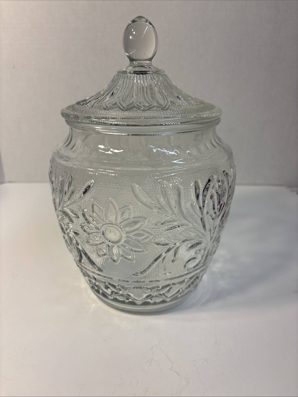 Vintage Clear Sandwich Glass Biscuit Cookie Candy Jar With Daisy Lid Vintage Clear Sandwich Glass Biscuit Cookie Candy Jar With Daisy Lid
