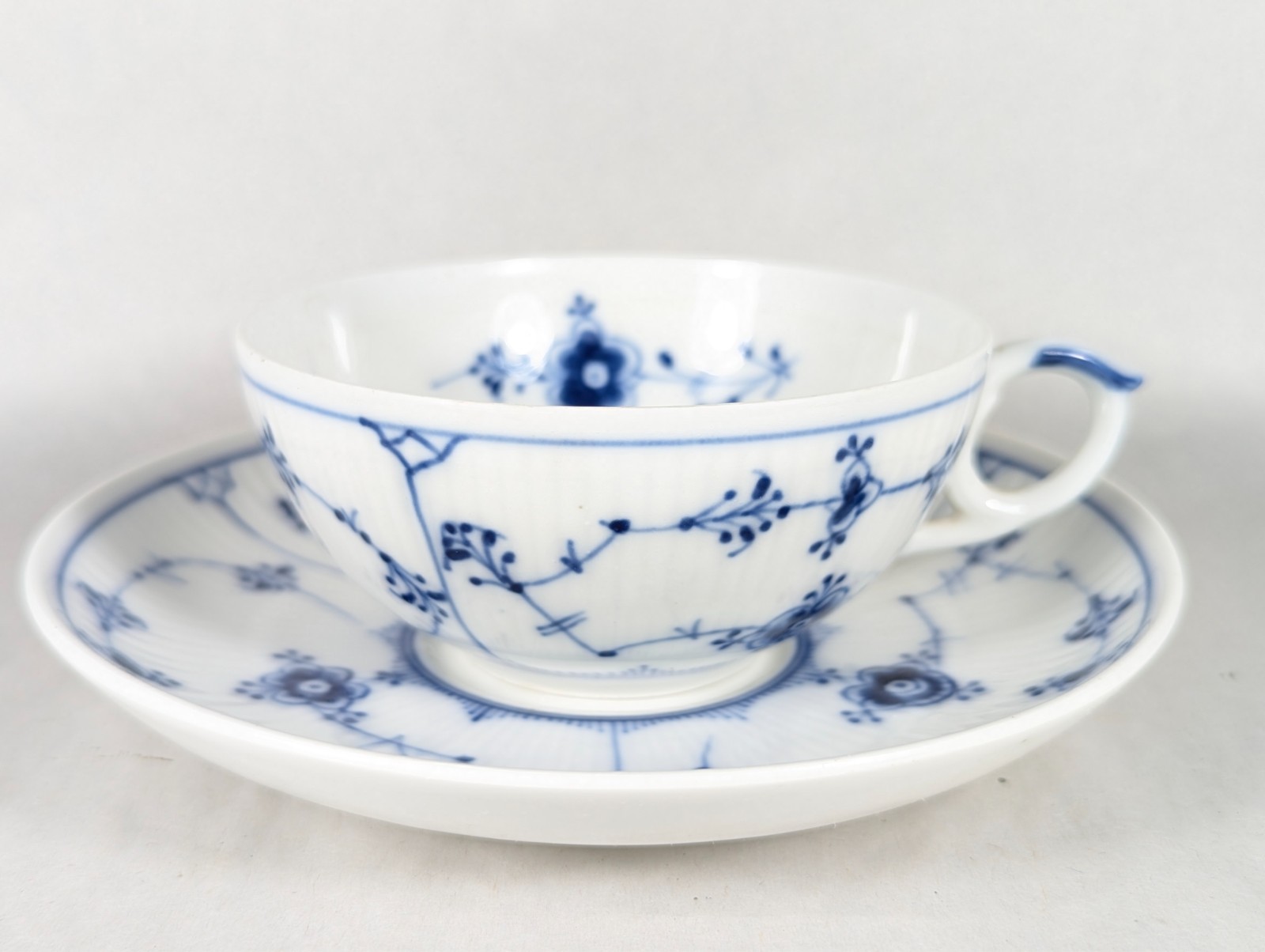 Royal Copenhagen Blue Fluted Plain Cup & Saucer 5963322 Royal Copenhagen Blue Fluted Plain Cup & Saucer 5963322