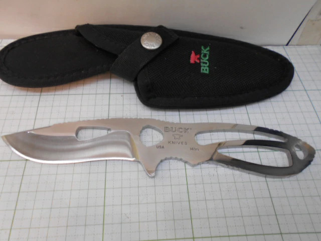 Unused BUCK 141 Field Knife (F-859) with Scratches on Handle