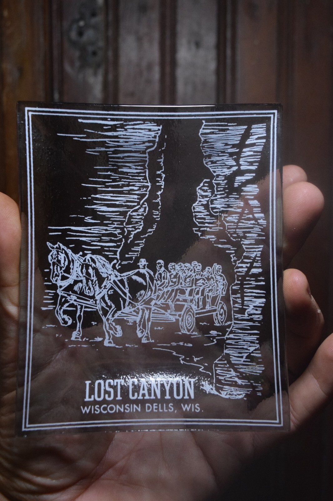 LOST CANYON WISCONSIN DELLS HORSE WAGON RIDE GLASS PIN TRAY SIGN 1970s VINTAGE 