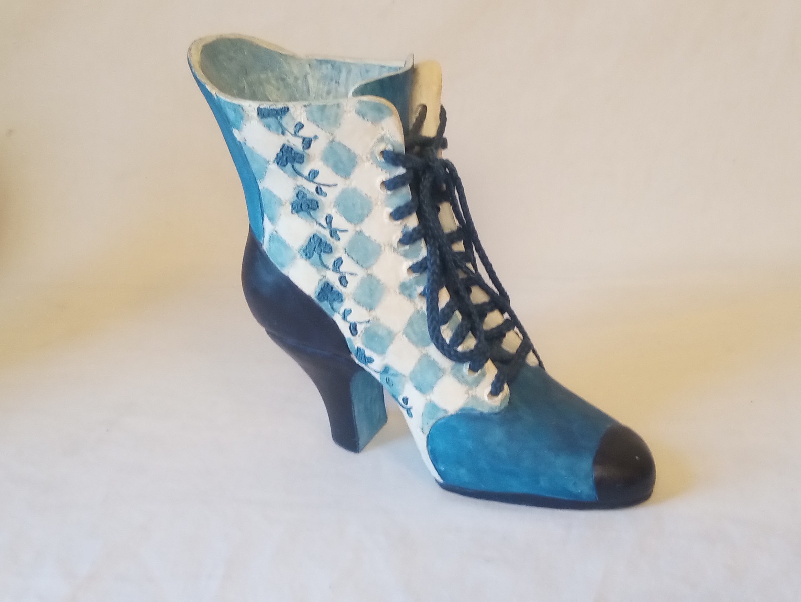 VINTAGE GANZ VICTORIAN BOUDOIR SHOE BLUE WHITE SHOE STRING