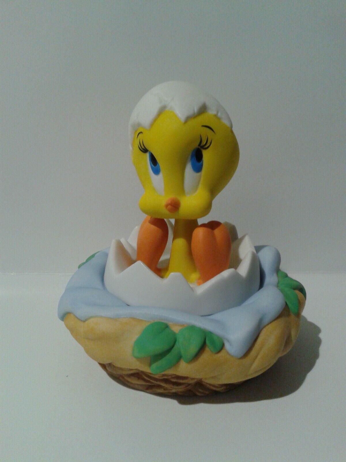 Goebel Looney Tunes Tweety Nest Egg figurine (pre-owned)