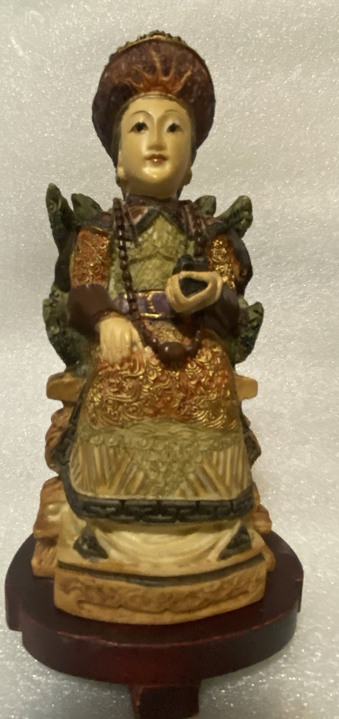 Vintage Chinese Resin Figurines Empress On Throne 9\