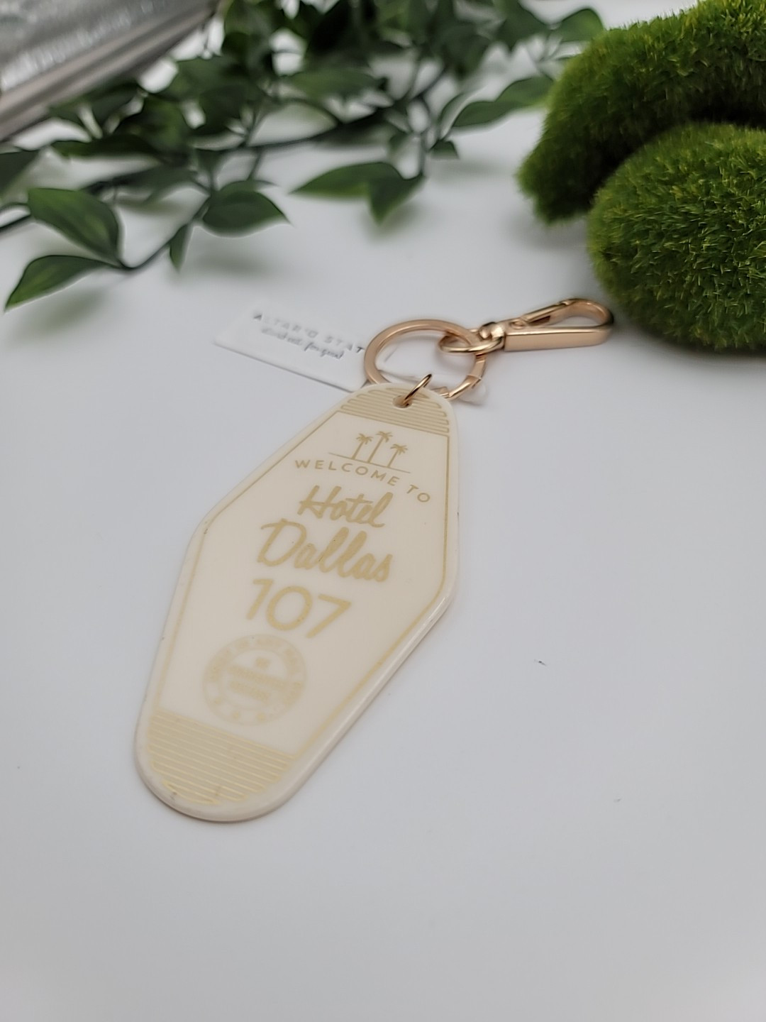 Vtg Inspired NWT Welcome To Hotel Dallas Keychain Altar'd State