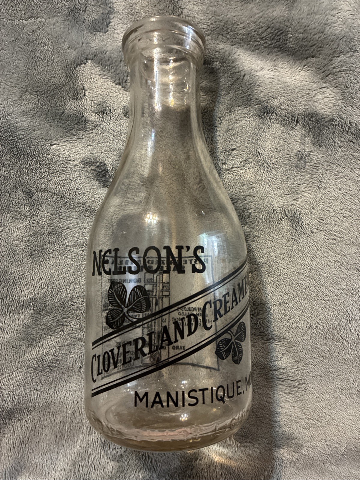 Vintage Nelson’s Cloverland Creamery Acl Quart Milk Bottle Manistique, Mich. 👀 Vintage Nelson’s Cloverland Creamery Acl Quart Milk Bottle Manistique, Mich. 👀