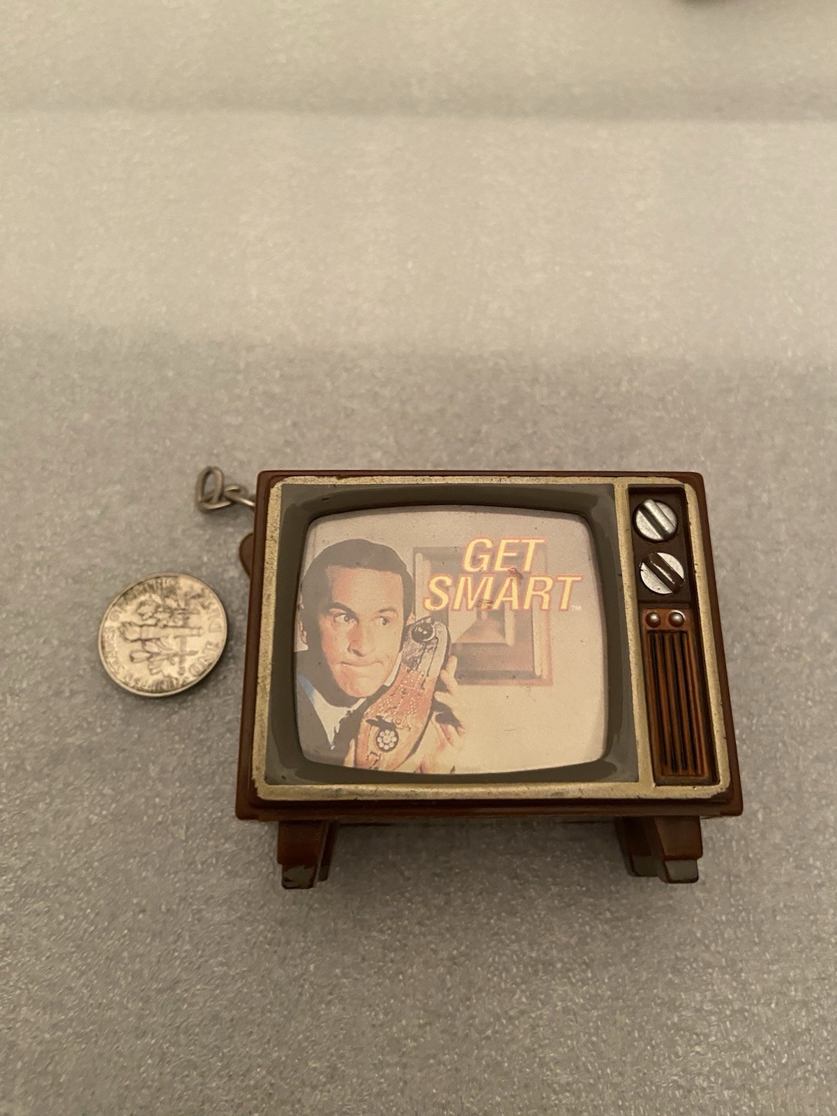 Vintage Get Smart TV 1-7/8” Radio 1999 CBS (Par Pic Basic Fun, China) Keychain Vintage Get Smart TV 1-7/8” Radio 1999 CBS (Par Pic Basic Fun, China) Keychain