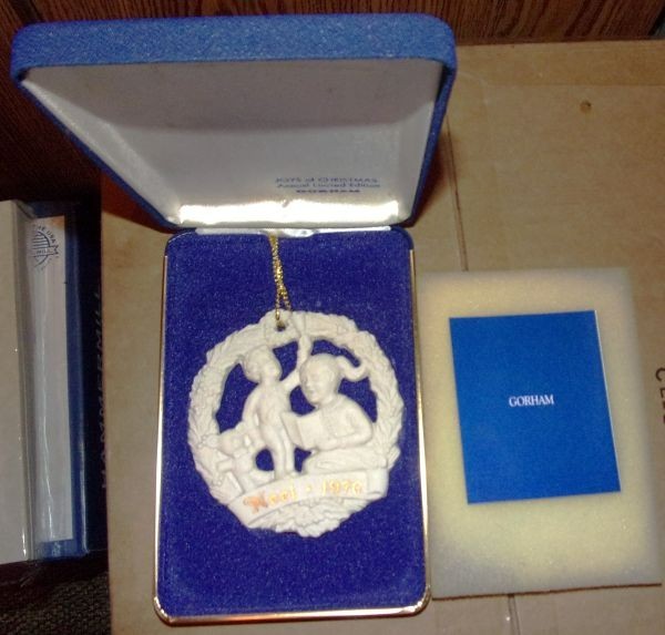 VINTAGE 1976 GORHAM 1st ANNUAL CHRISTMAS ORNAMENT WITH BOX & CARD.  CAROLERS.
