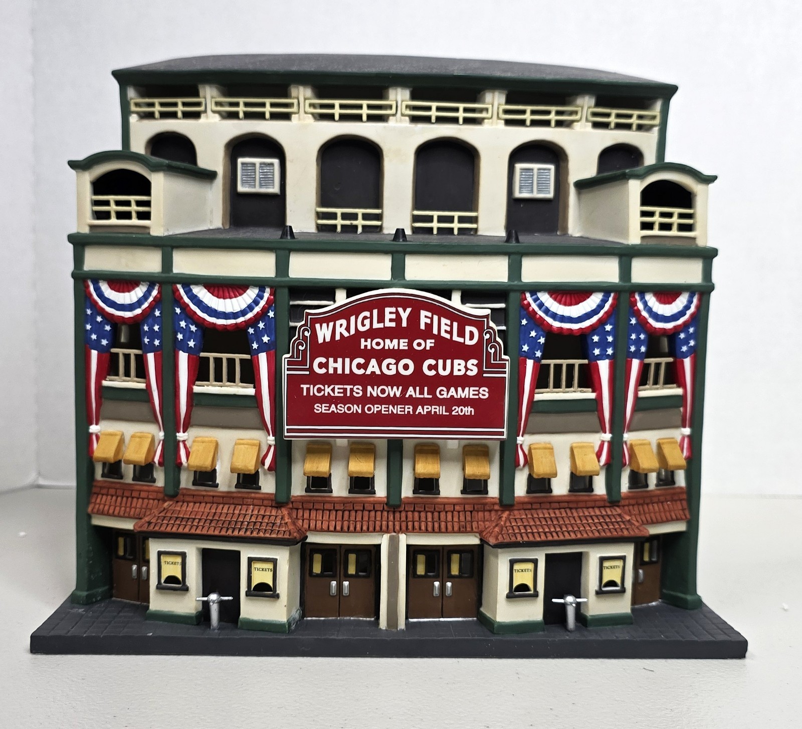 Dept 56 Wrigley Field Chicago Cubs 2001 Christmas in the City - EUC but no flags