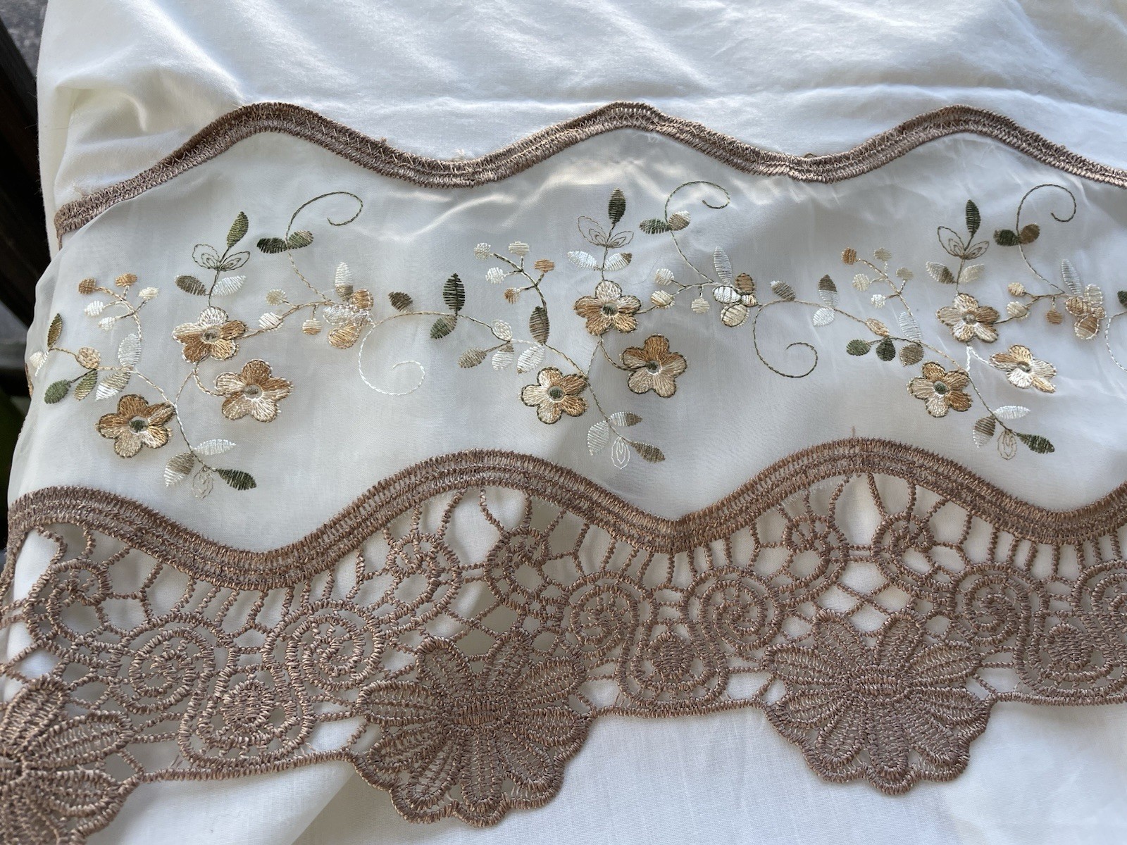 Today\'s Curtain Vintage Crescent Ecru Lace 6-Pc Set: 2 Valances & 4 Tiers