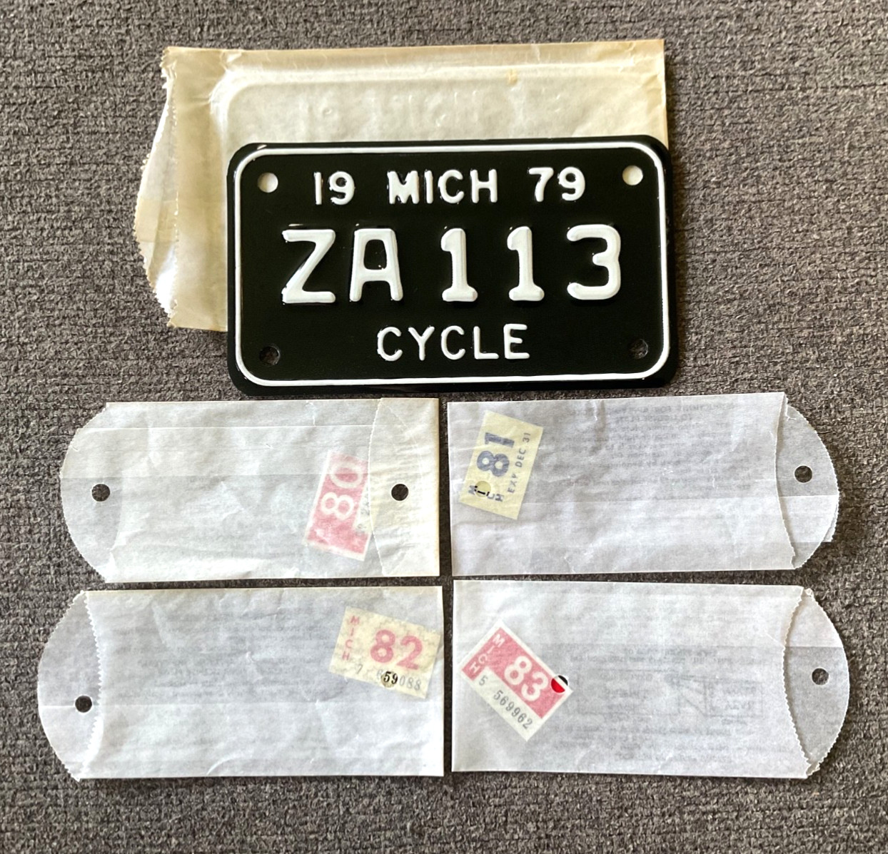 RARE NOS 1979 MICHIGAN MOTORCYCLE LICENSE PLATE 1980 1981 1982 1983 TABS INCLUDE