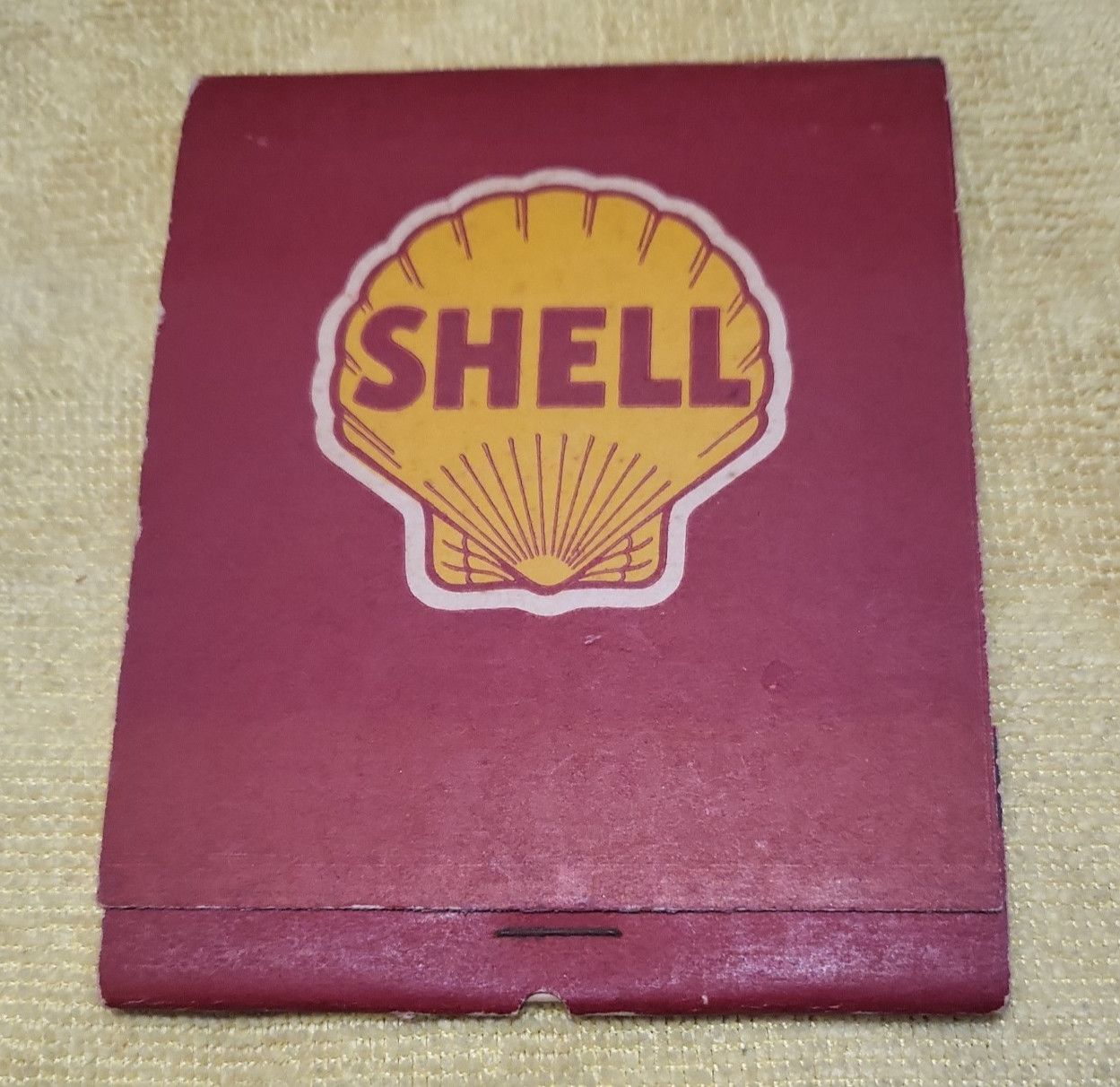 LARGE SHELL FEATURE MATCHBOOK