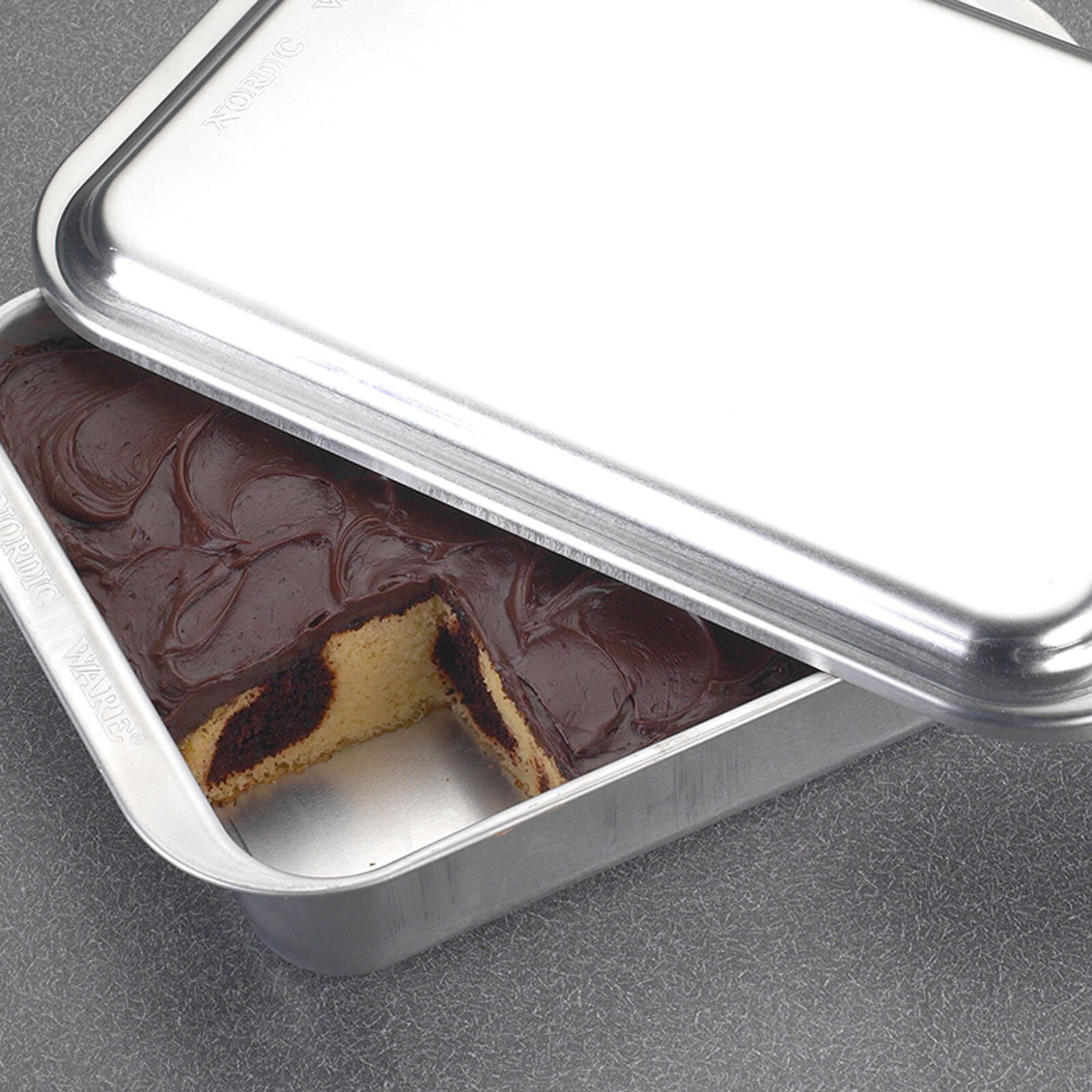 Nordic Ware 9 x 13 baking pan with lid, made of natural aluminum for durability