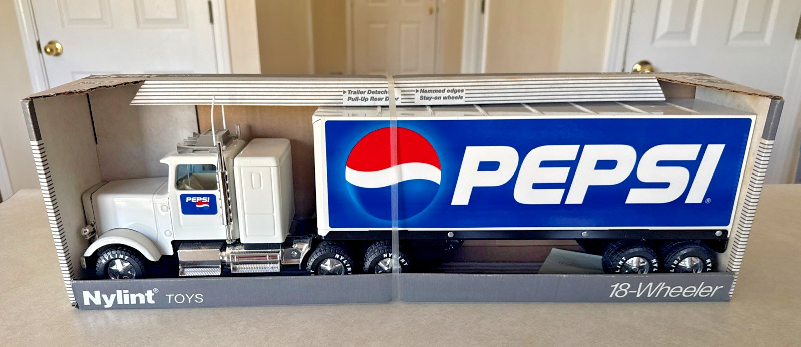 Vintage Nylint Pepsi 18 Wheeler Steel 345-Z New