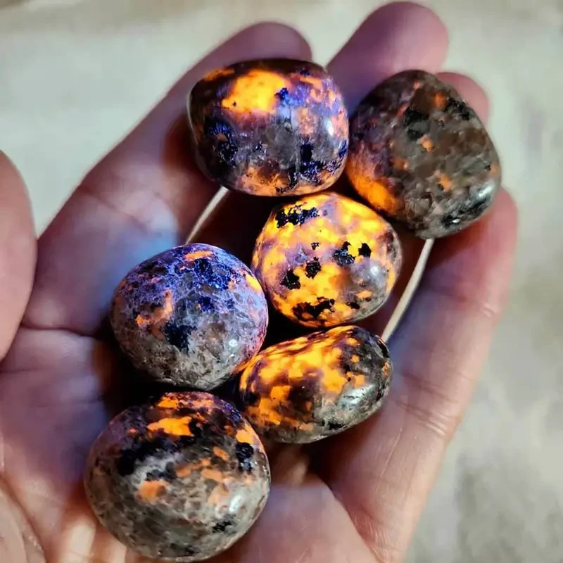 5PCS Yooperlite Polished Tumble Stone Mineral UV Reactive Flamme Crystal Gifts 5PCS Yooperlite Polished Tumble Stone Mineral UV Reactive Flamme Crystal Gifts