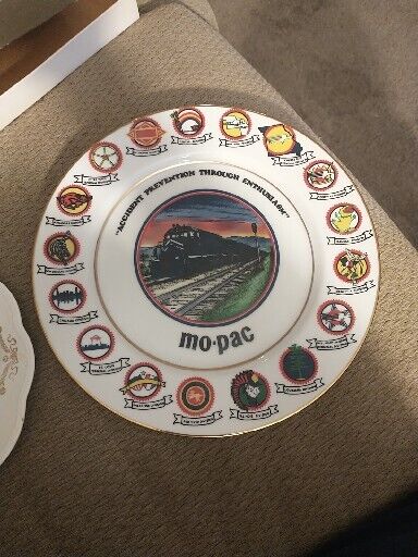 Vintage MO- PAC COLLECTOR\'S PLATE \