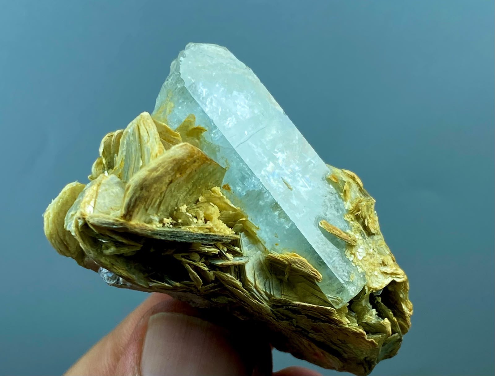 Beautiful Natural Aquamarine With Mica Crystal Specimen Pakistan 176 Carats