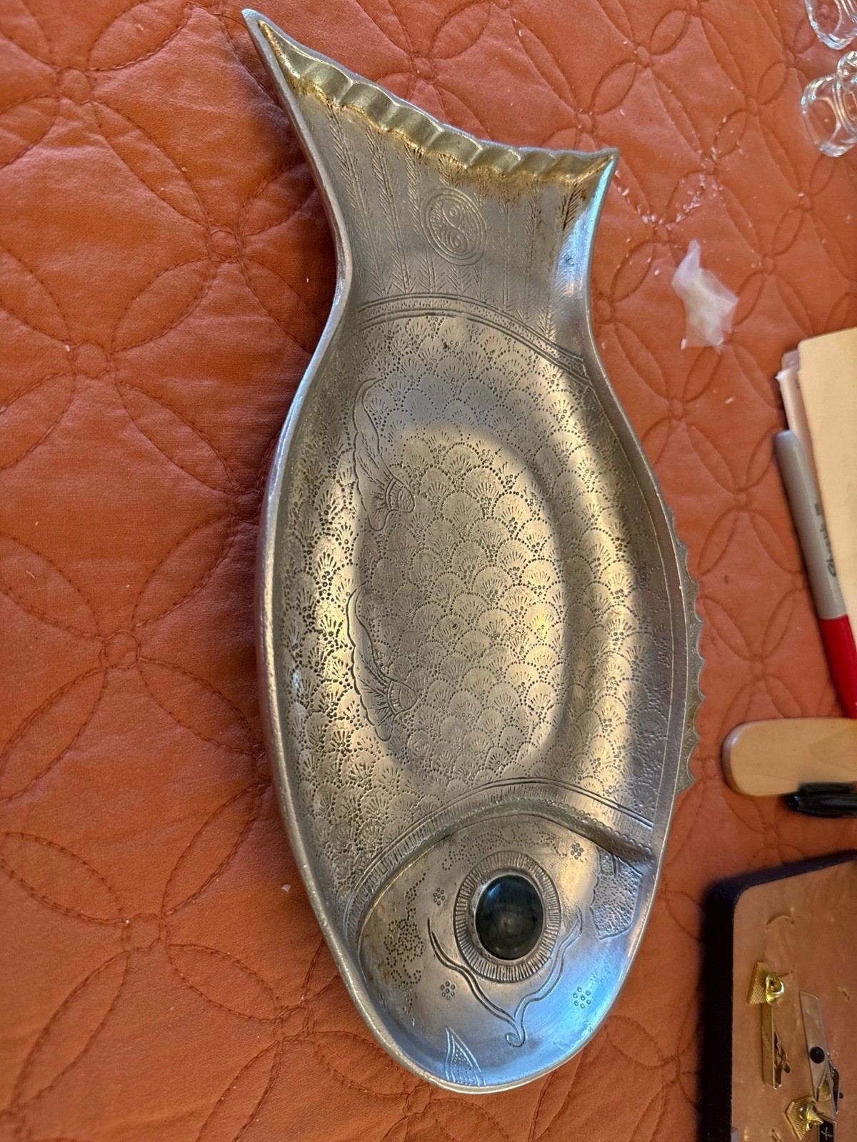 1977 Arthur Court Cast Aluminum Fish Platter Tray Green Stone Eye 11.5\