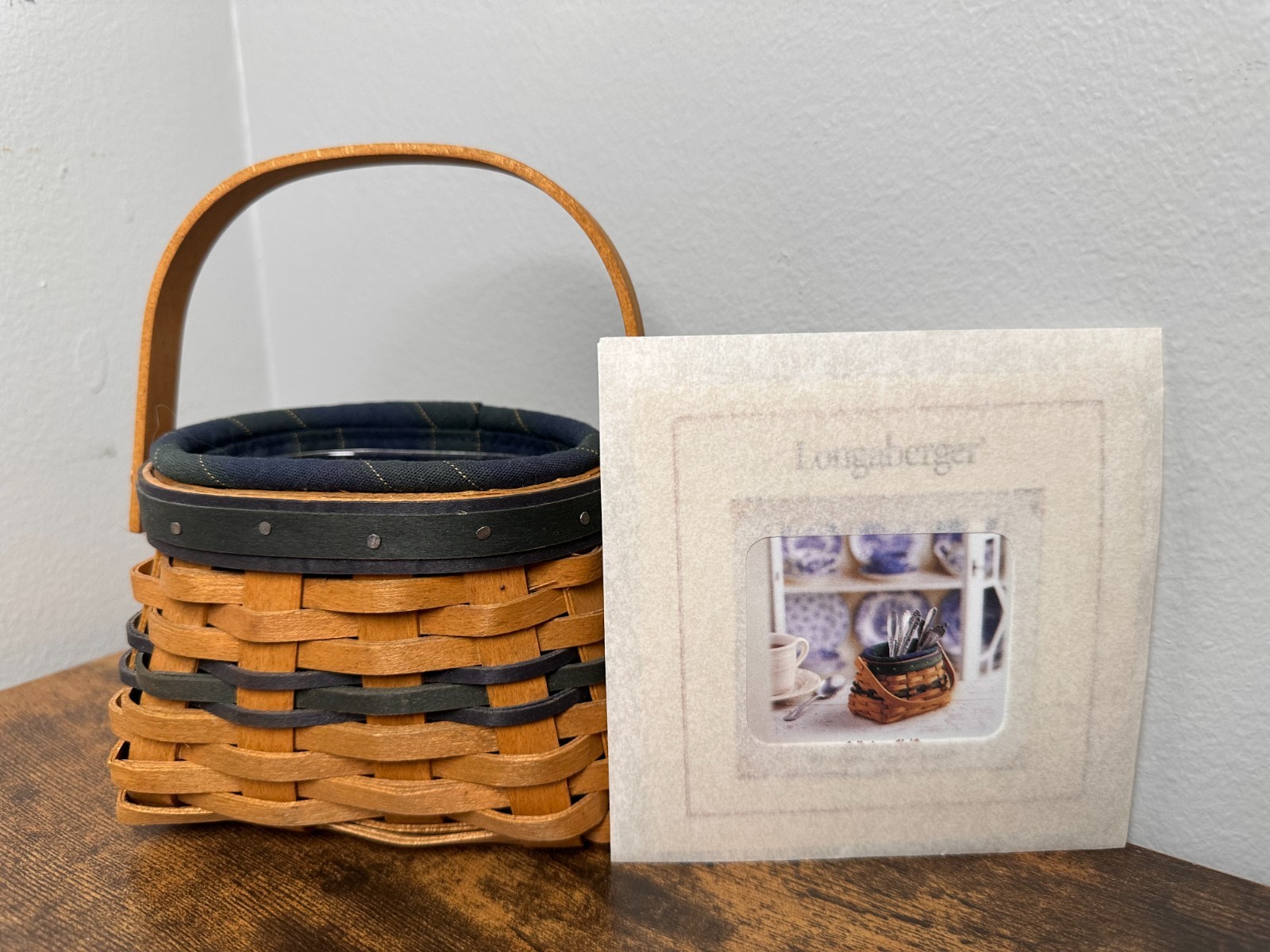 2003 Longaberger Collectors Club Renewal Basket w/  Liner,  Protector,  COA