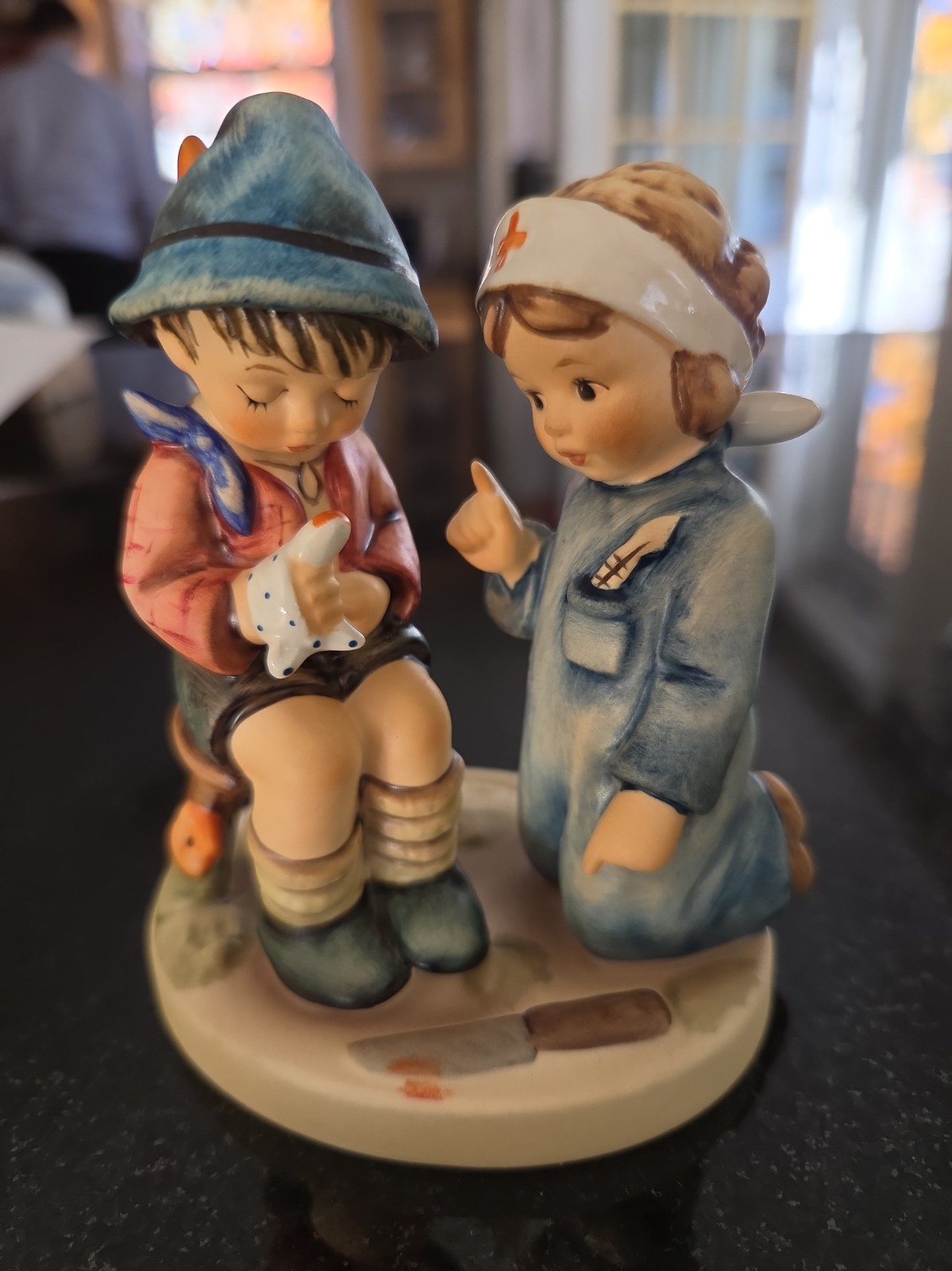 Vintage Hummel Goebel Little Helper #376 1972 Figurine
