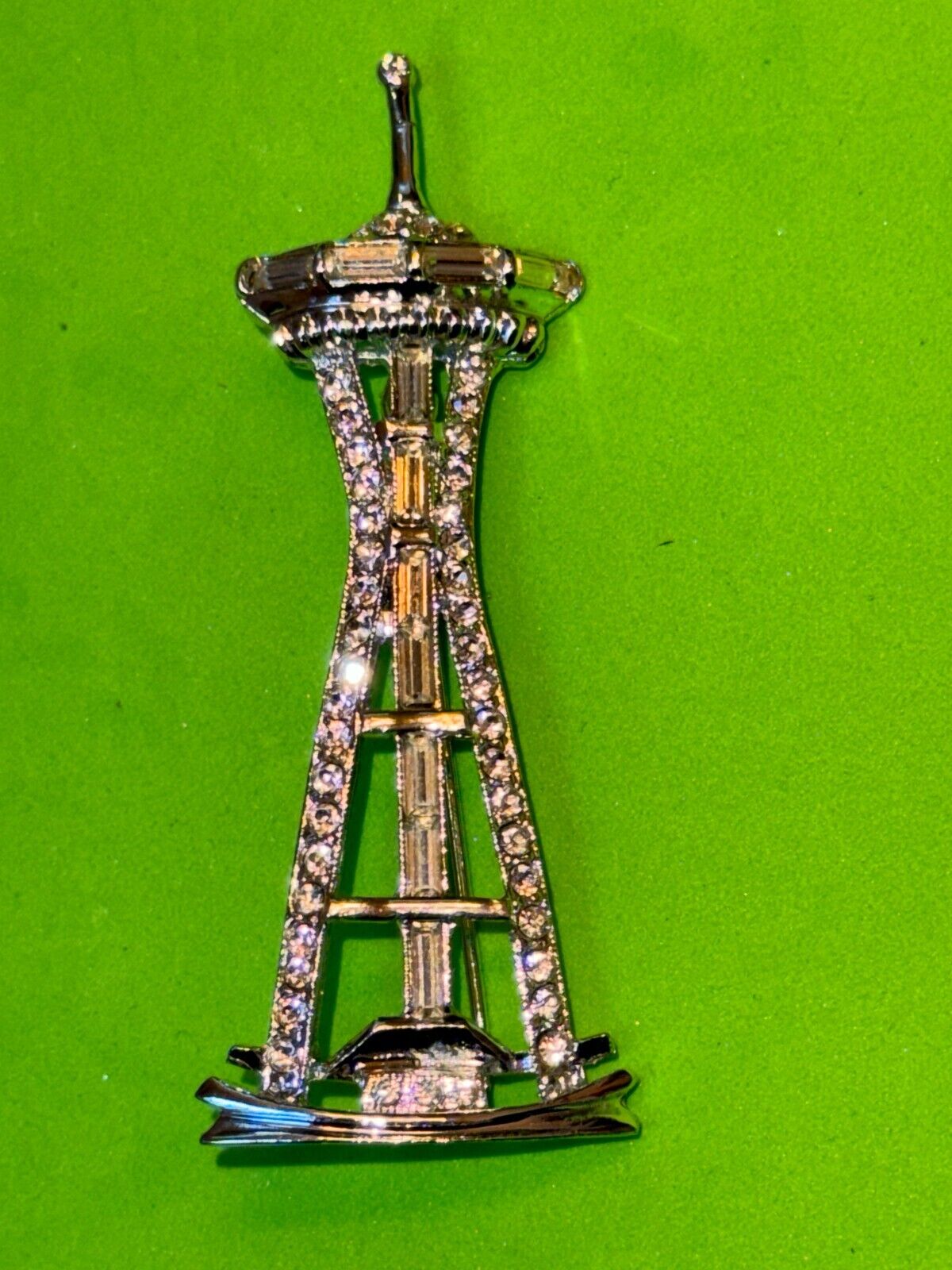 1962 Seattle World\'s Fair / Rhinestone Space Needle Pin - Brillant Shiner
